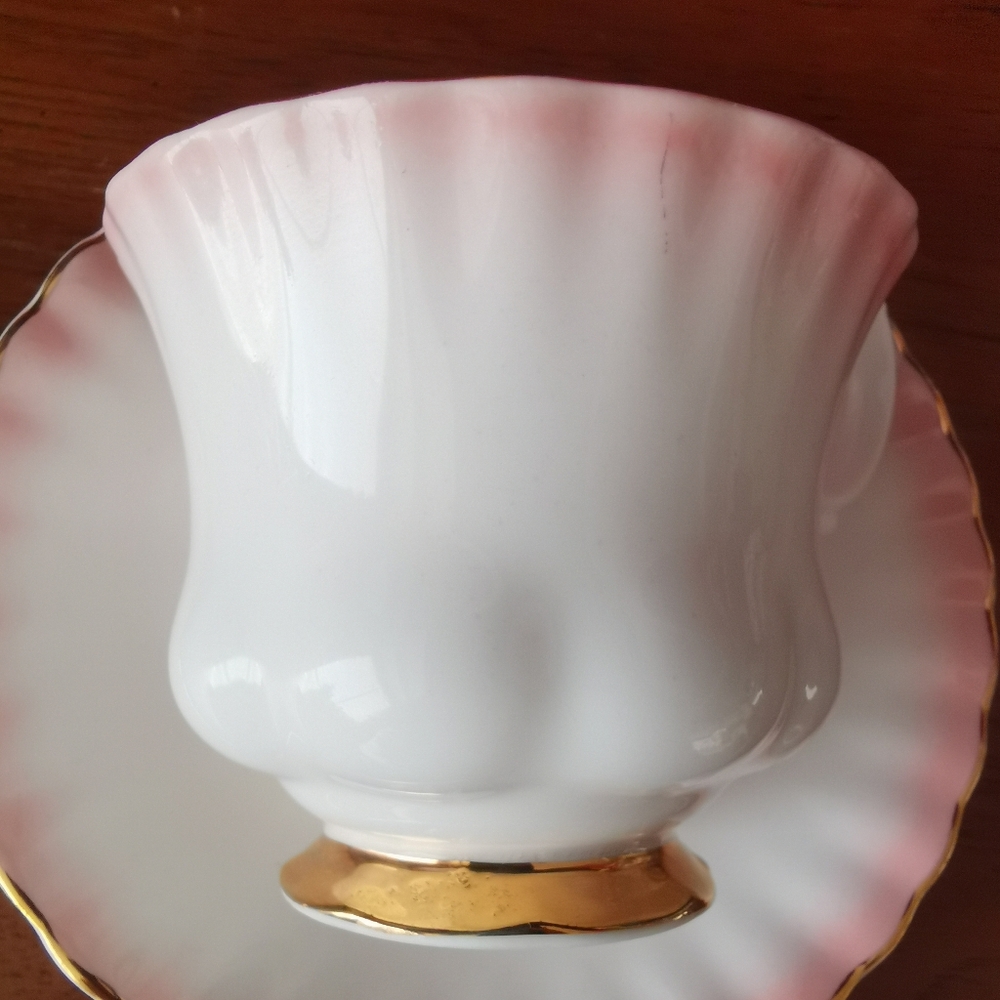 Royal Albert "RAINBOW" Pink White Cup & Saucer - Picture 6 of 7